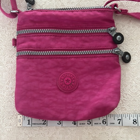 Kipling Crossbody purse. Pink/Fuchsia color. - Picture 4 of 16